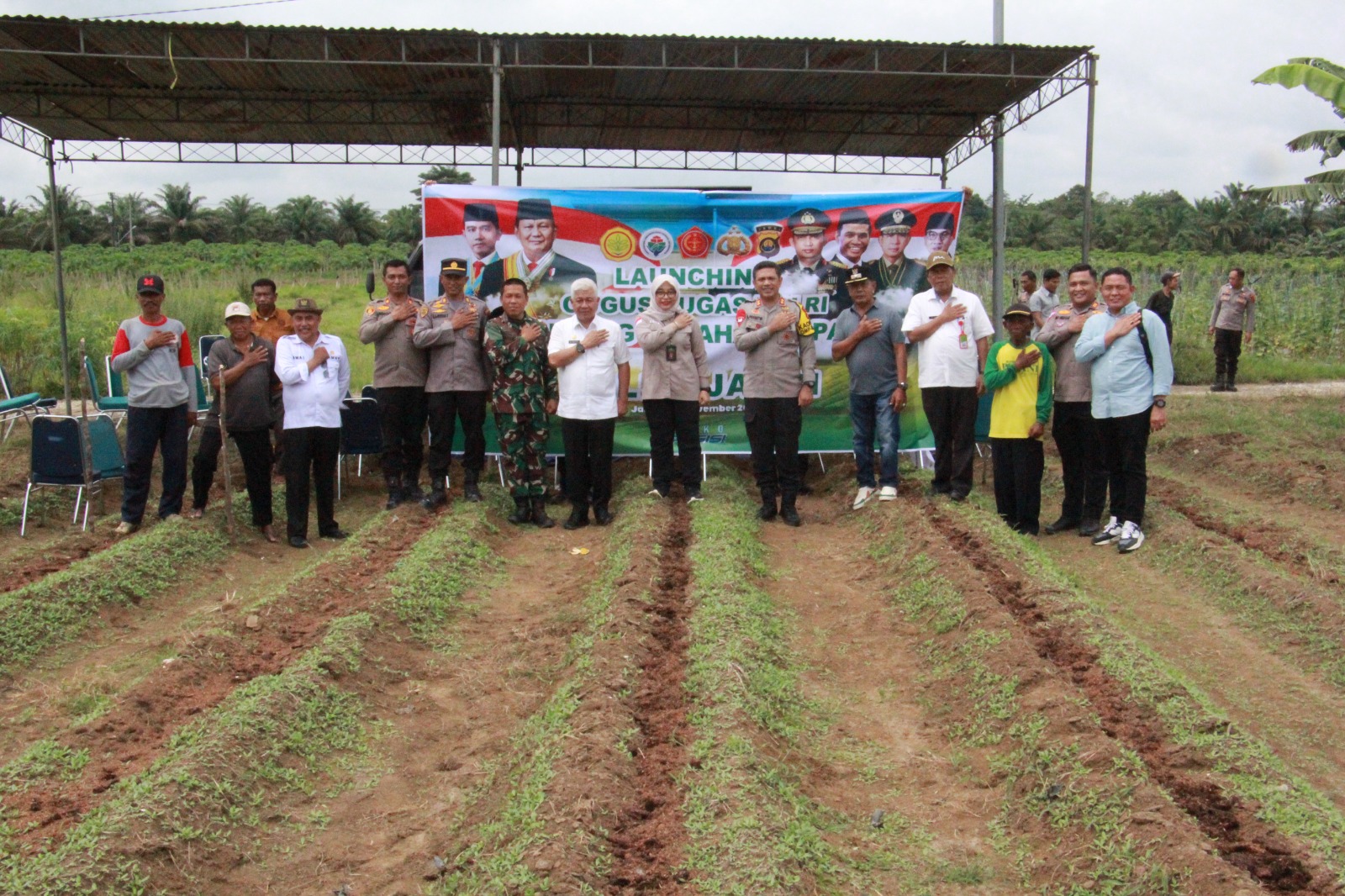 Kapolres Sarolangun Lounching Gugus Tugas Polri Mendukung Ketahanan Pangan ditandai dengan Tanam Jagung 