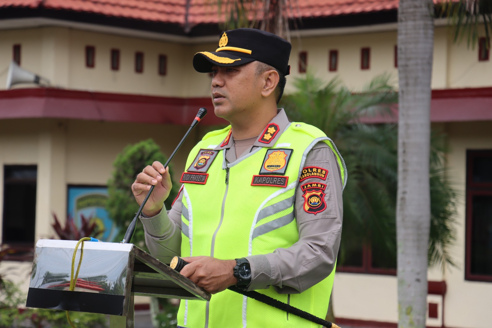 Apel Pergeseran Pasukan PAM TPS Pilkada 2024, Kapolres Sarolangun Tegaskan ” Polisi Melaksanakan Tugas Pengamanan Pilkada ” Bukan Ikut Penghitungan Suara