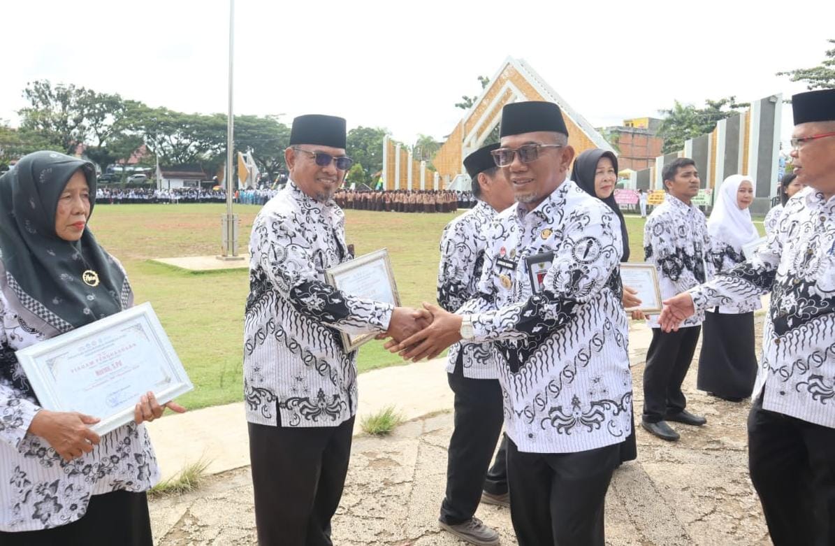 Pemkab Merangin Peringati Hari Guru Nasional 2024 Pj Bupati: Guru Tak Hanya Agen Pembelajaran, Tapi Juga Agen Peradaban