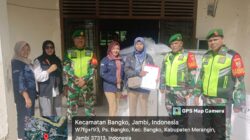 Peltu April Hadi Anggota Koramil 420-09/Bangko Kawal Penerimaan Logistik Pemilu Kada di Kelurahan Pasar Bangko