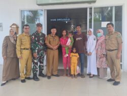 Babinsa Praka Budi Koramil 420-03/Pauh Bantu Suku Anak Dalam (SAD) Berobat ke RSUD Sarolangun