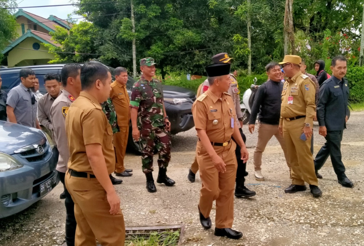 Dandim 0420/Sarko Bersama Forkopimda Sarolangun Lakukan Peninjauan TPS Menjelang Pemilihan Kepala Daerah 2024