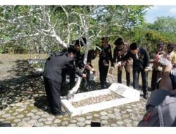 Kapolres Merangin di Wakili Waka Polres Merangin Hadiri Ziarah Ke Taman Makam Pahlawan dalam Rangka Hari Pahlawan 10 November.