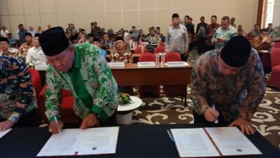 Kepala Kantor Agama Provinsi Jambi Menandatangani  Dokumen Perjanjian Kinerja Tahun Anggaran 2025