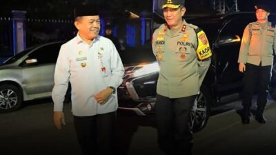 Kapolda Jambi Irjen Pol Rusdi Hartono Bersama Gubernur Jambi Al Haris Meninjau Pelaksanaan Ibadah Natal Yang Berada Di Kota Jambi