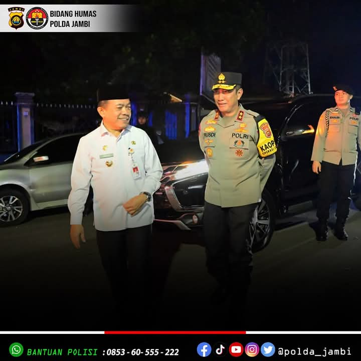 Kapolda Jambi Irjen Pol Rusdi Hartono Bersama Gubernur Jambi Al Haris Meninjau Pelaksanaan Ibadah Natal Yang Berada Di Kota Jambi