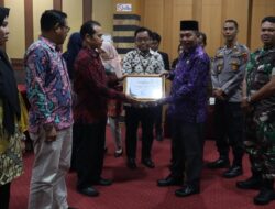 BPS Berikan Penghargaan kepada Delapan Instansi Pada Relis Berita Resmi Statistik BPS Merangin 2024