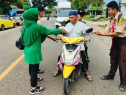Koramil 420-01/Batang Asai Laksanakan Jumat Berkah, Ratusan Paket Makanan Di Bagikan ke Pengguna Jalan