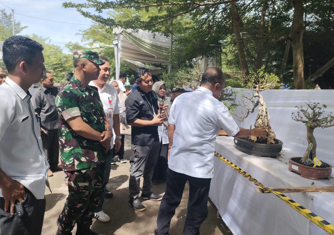 Pameran Bonsai Yang Penuh Pesona, Danramil 420-09/Bangko Ikut Meriahkan Pameran Dan Kontes Bonsai