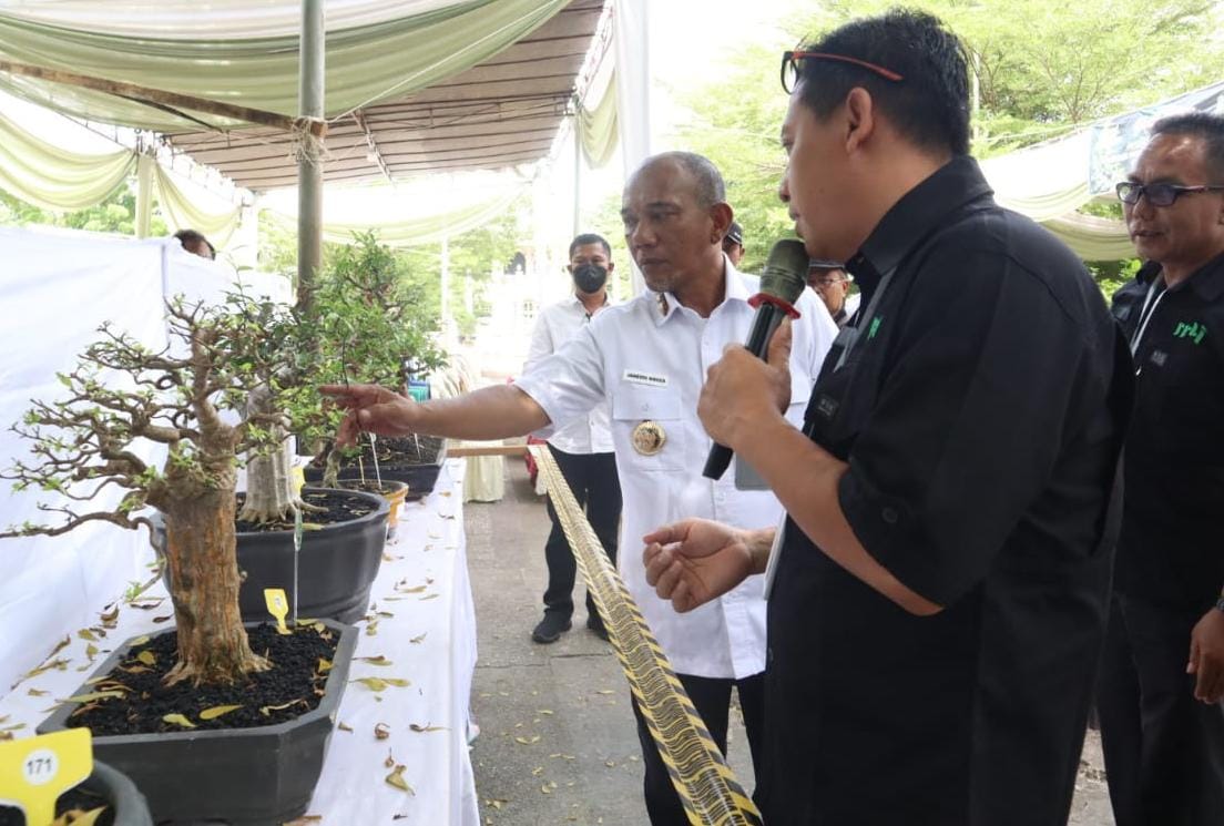 Pj Bupati Buka Pameran dan Kontes Bonsai dalam Rangka Memeriahkan HUT ke-75 Kabupaten Merangin