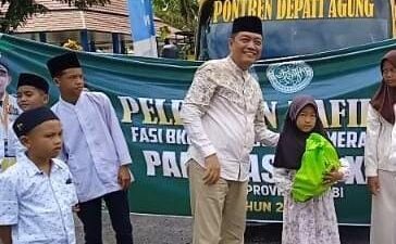 Sebanyak 15 Anak Merangin Ikuti Festival Anak Sholeh XXI dilepas Sekda Merangin Fajarman dari Rumah Dinas Bupati