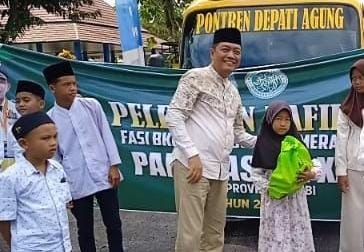 Sebanyak 15 Anak Merangin Ikuti Festival Anak Sholeh XXI dilepas Sekda Merangin Fajarman dari Rumah Dinas Bupati