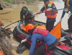 Kesigapan Babinsa 420-04/Sarolangun Dalam Membantu Warga Yang Tenggelam Di Sungai Tembesi