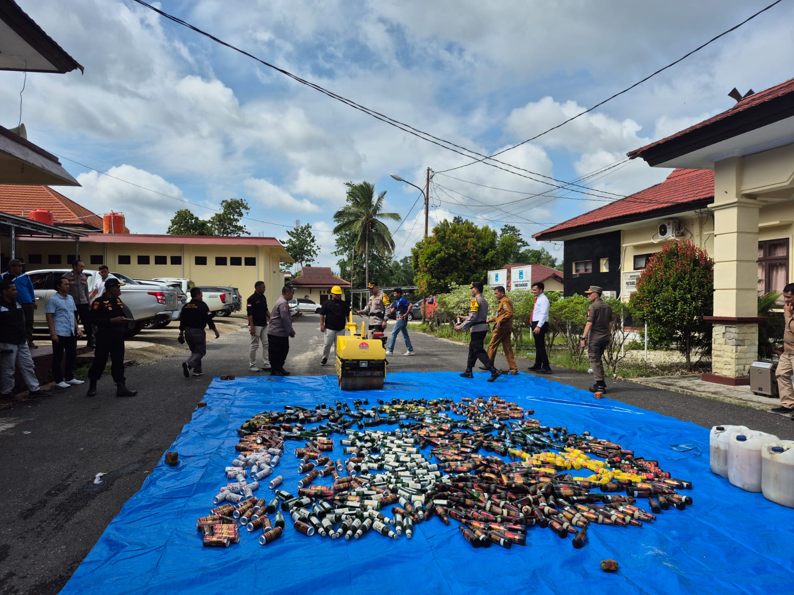 Pabung 0420/Sarko Hadiri Pemusnahan Barang Bukti Hasil Operasi Pekat II Siginjai 2024 Polres Sarolangun