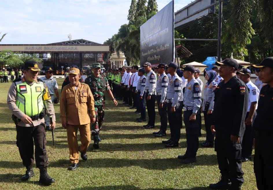 Pj Bupati Apresiasi Apel Gelar Pasukan Operasi Lilin 2024 Dalam Rangka Pengamanan Perayaan Natal 2024 dan Tahun Baru 2025