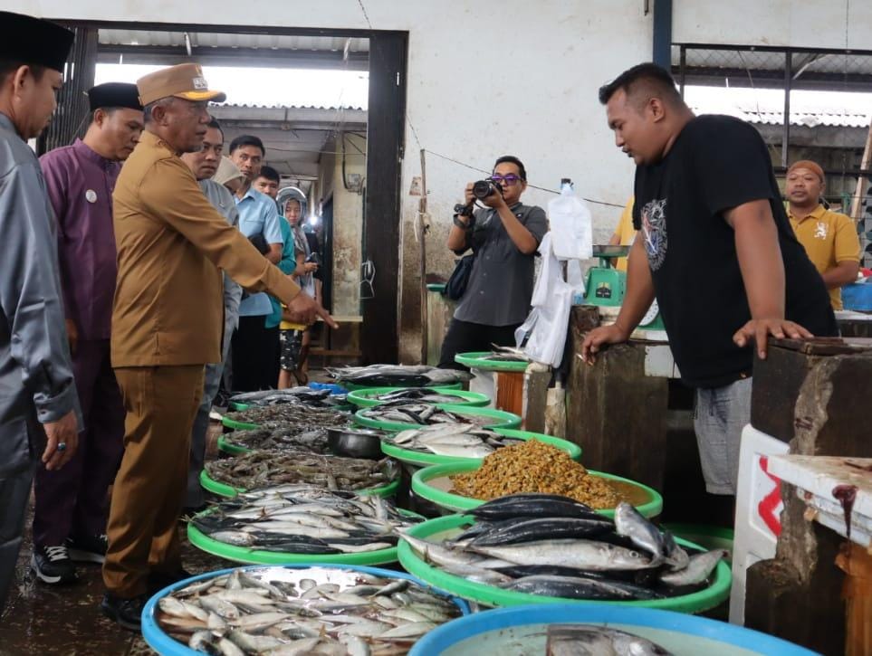 Pj Bupati: Stok Kebutuhan Pokok Untuk Nataru Cukup Berdasarkan Sidak Jangcik Mohza di Sejumlah Pasar