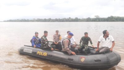 Momentum Nataru, TNI Polri Sintang Gelar Patroli Perairan Pastikan Kelancaran Arus Lalu Lintas