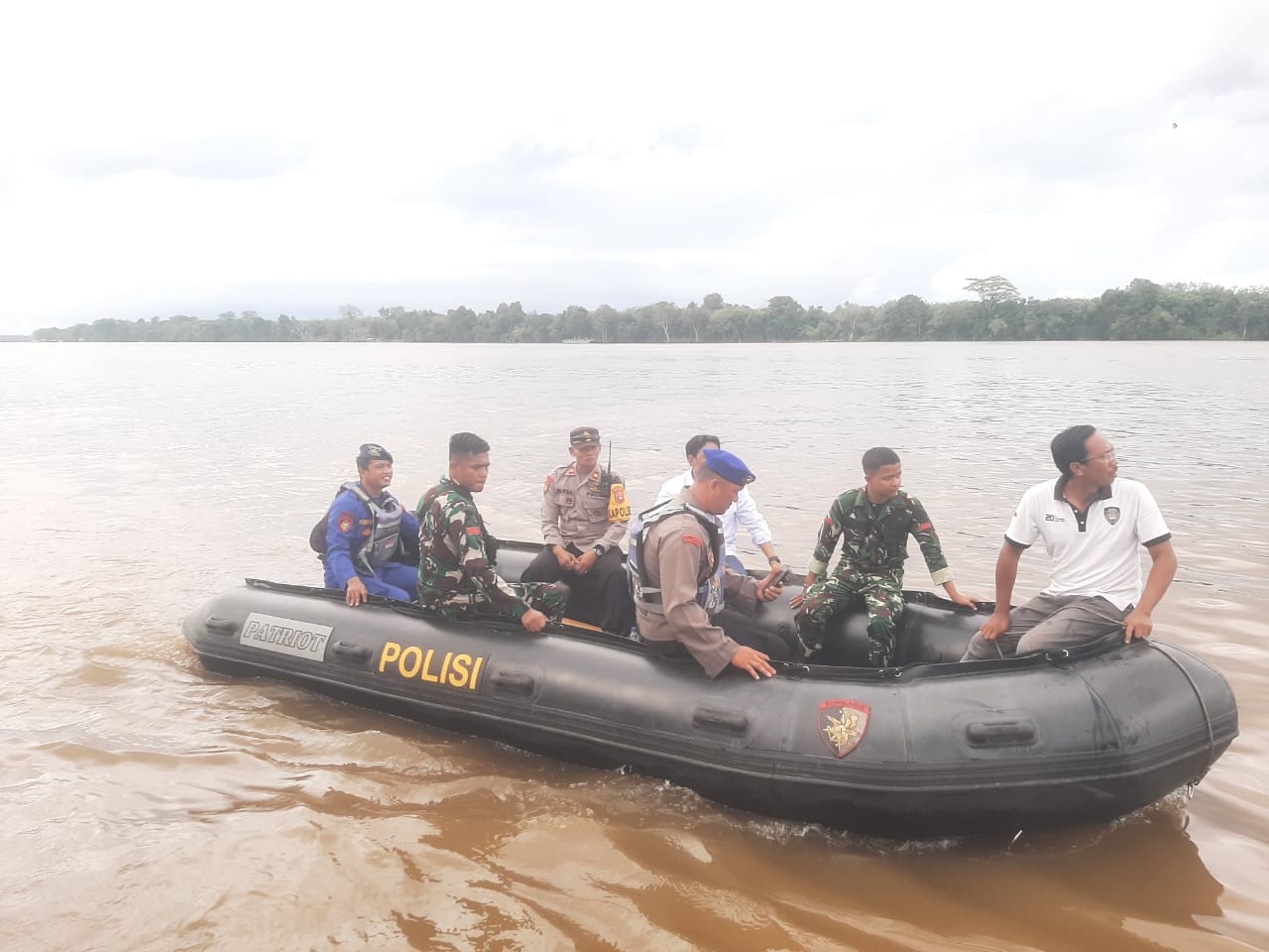 Momentum Nataru, TNI Polri Sintang Gelar Patroli Perairan Pastikan Kelancaran Arus Lalu Lintas