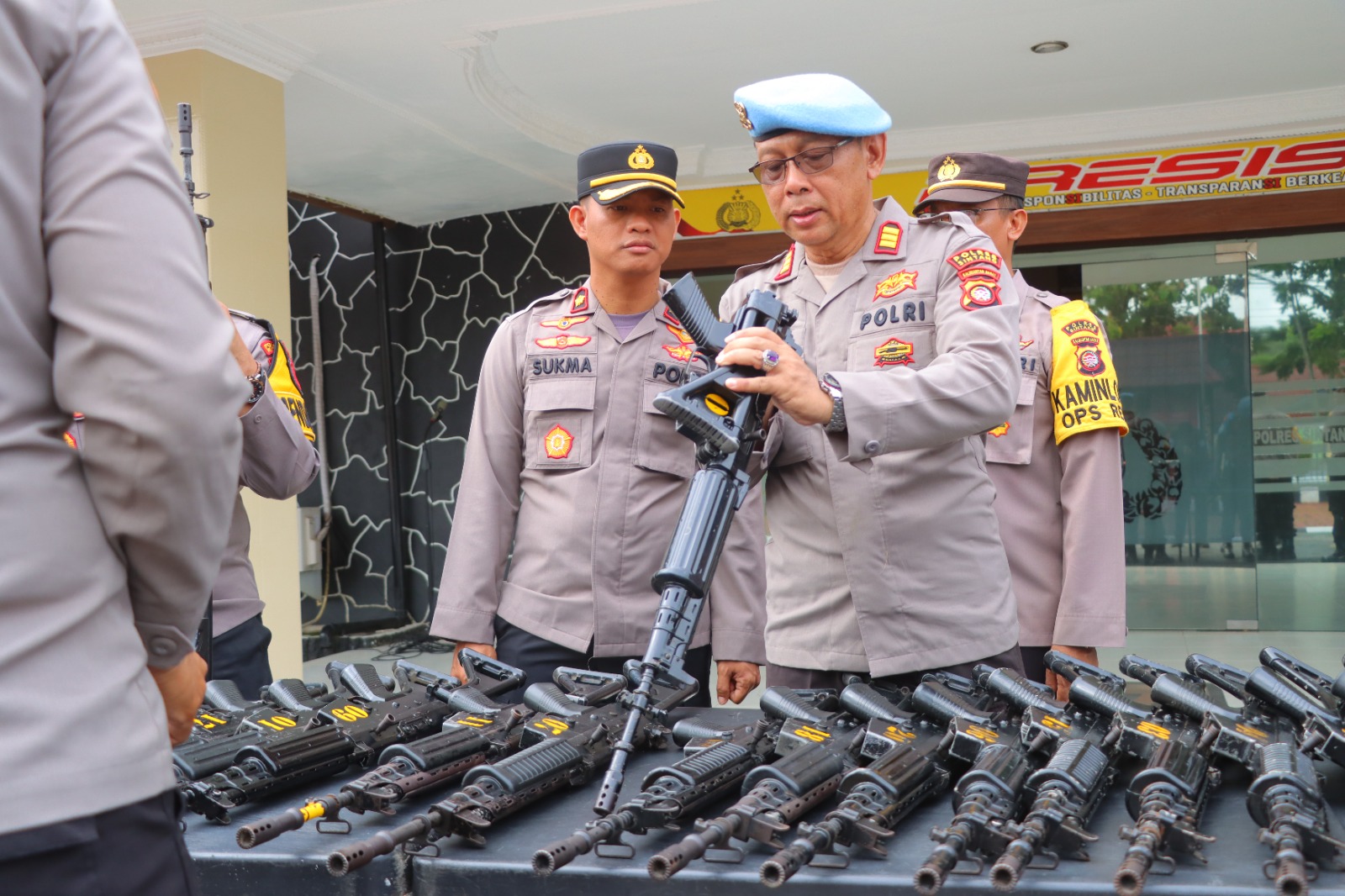 Antisipasi Penyalahgunaan, Wakapolres Sintang Pimpin Pengecekan Senjata Api