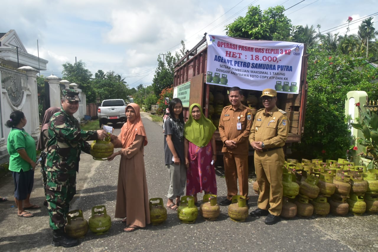 TNI Bersama Pemerintah Gelar Operasi Pasar Gas Elpiji 3 Kg di Sarolangun, Harga Terjangkau”