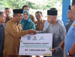 HUT ke-75 Merangin, Pj Bupati Salurkan Bantuan Merangin Perduli Dari Baznas untuk Modal Usaha UMKM dan Petugas Kebersihan