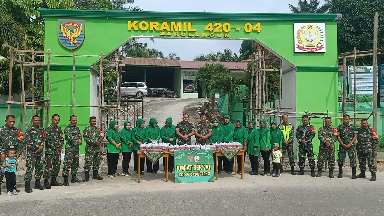 Prajurit dan Persit Turun ke Jalan Galakkan Budaya Berbagi Mengharap Berkah Jum’at.