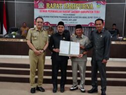 Pj. Bupati Tebo Dr. H. varial Adhi Putra. ST. MM  Menghadiri Rapat Paripurna DPRD Penetapan Pasangan Bupati Dan Wakil Bupati Tebo Terpilih  Tahun 2025 – 2030