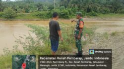 Antisipasi Bencana Alam, Babinsa Sungai Manau Lakukan Patroli Banjir dan Longsor di Merangin