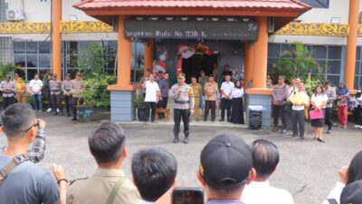 Polres Sintang Kawal Aksi Damai Honorer Kabupaten Sintang di Kantor Bupati