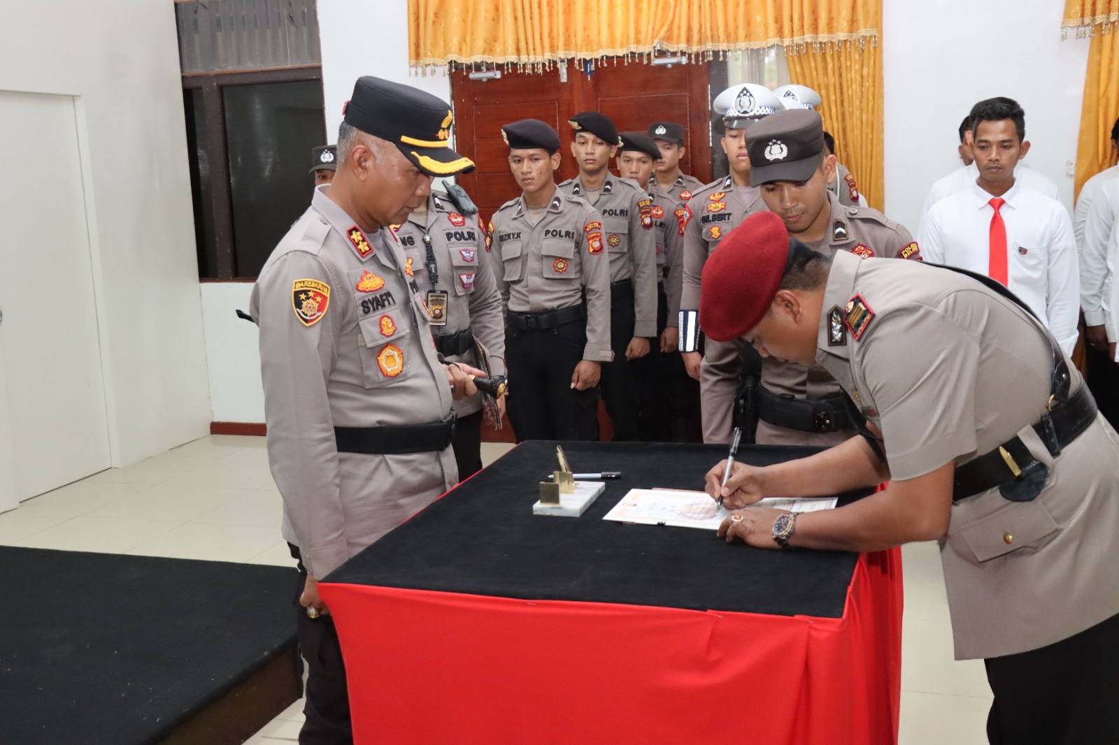 Kapolres Melawi Pimpin Upacara Pengangkatan dan Pengambilan Sumpah Jabatan Kasatreskrim