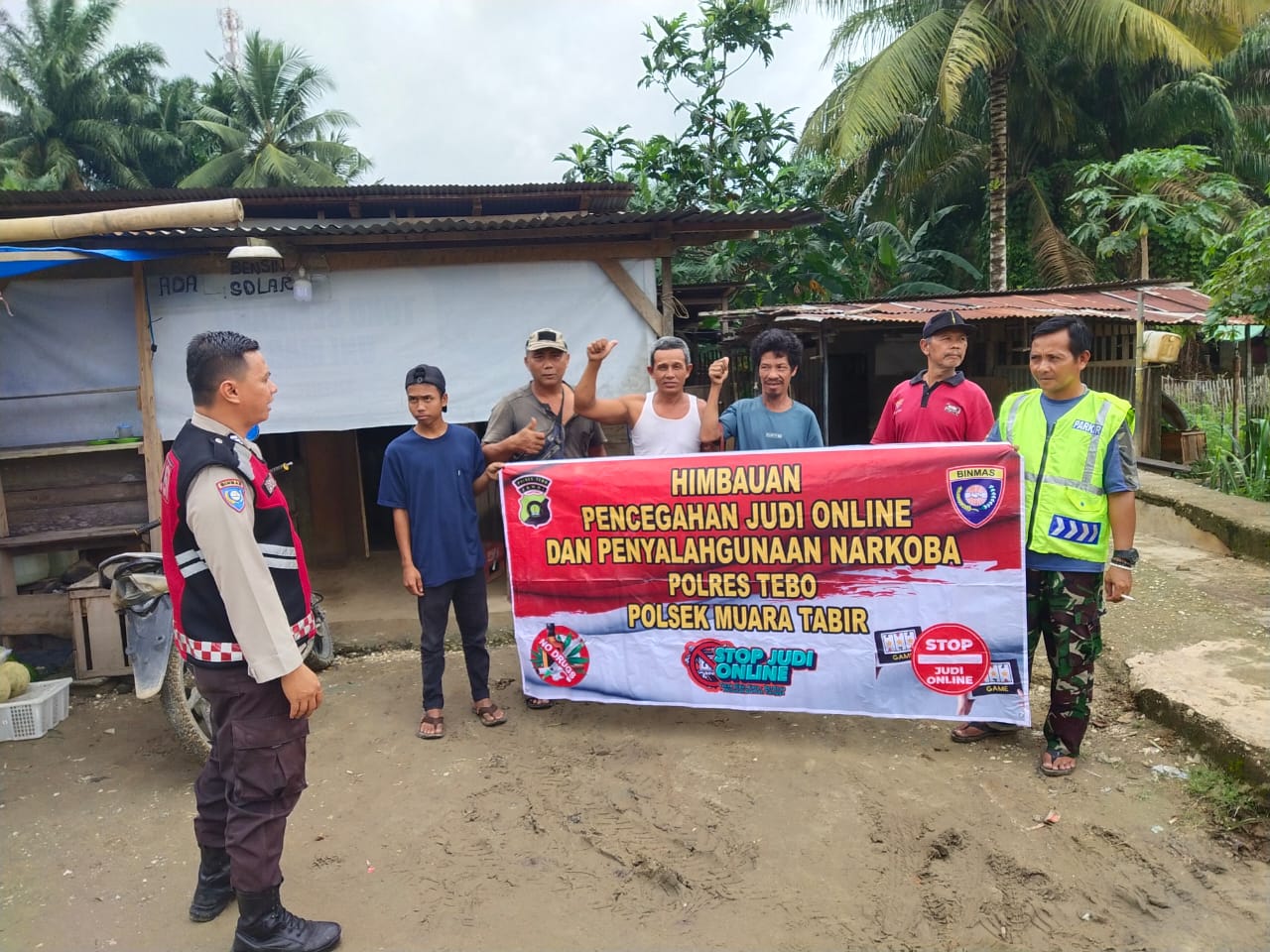 Bhabinkamtibmas Gencar Sosialisasikan Bahaya Judi Online Di Desa Bangun