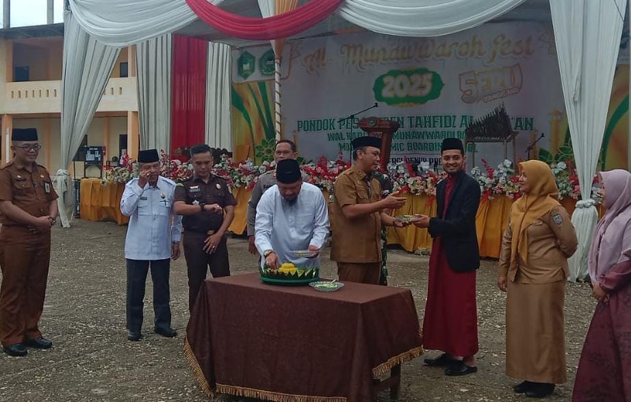 Pj Bupati Titip Tiga Hal Penting kepada Para Calon Santri Pada Milad ke-24 Ponpes Hafist Quran Wal Hadits Al Munawwaroh