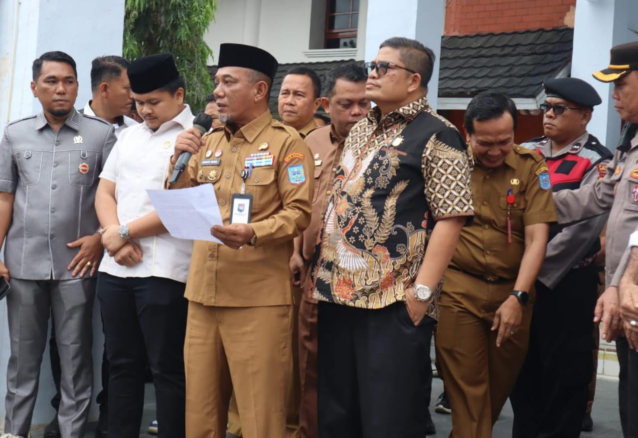 Pj Bupati dan Dewan, Temui Nakes Sampaikan Aspirasi Ratusan Nakes Minta Diangkat Jadi PPPK di 2025