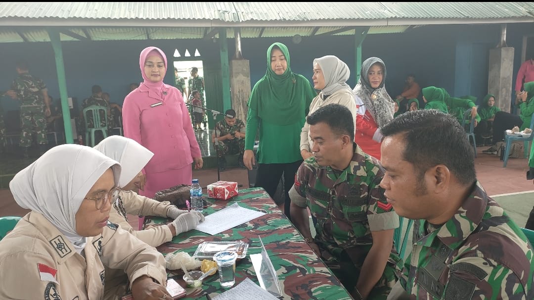 Donor Darah dalam Rangka HUT Persit ke-79, Wujudkan Kepedulian Sosial Ibu-Ibu Persit Cabang XXVII Dim 0420/Sarko*