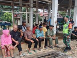 Pererat Hubungan dengan Masyarakat, Babinsa Koramil 420-09/Bangko Laksanakan Komsos di Desa Bukit Beringin*