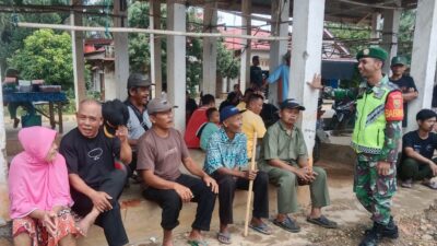 Pererat Hubungan dengan Masyarakat, Babinsa Koramil 420-09/Bangko Laksanakan Komsos di Desa Bukit Beringin*