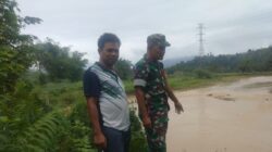 Patroli Banjir dan Longsor, Babinsa Koramil 420-07 Sungai Manau Pastikan Keamanan Sungai Merangin*