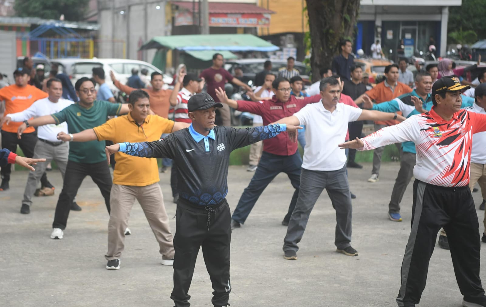 Pj Bupati: Senam, Pakai Gerak dan Lagu Merangin Pemkab Merangin dan Forkopimda Senam Massal di RTH Pasar Bawah