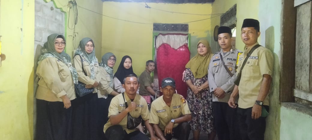 Polsek Tabir Selatan bersama Bersama Yayasan Pundi Amal Jum’at Berkah Sambangi Pria Tua Delapan Tahun Sakit di Urus Keponakan