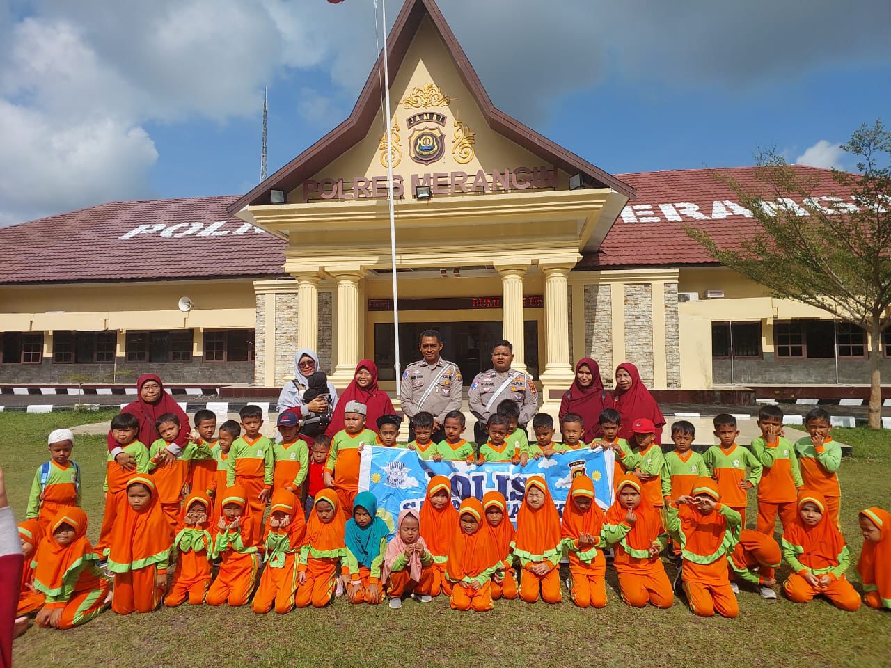 Satlantas Polres Merangin,POLISI CILIK Ajang Edukasi Sesak Dini dengan Penerapan Bermain Sambil Belajar.