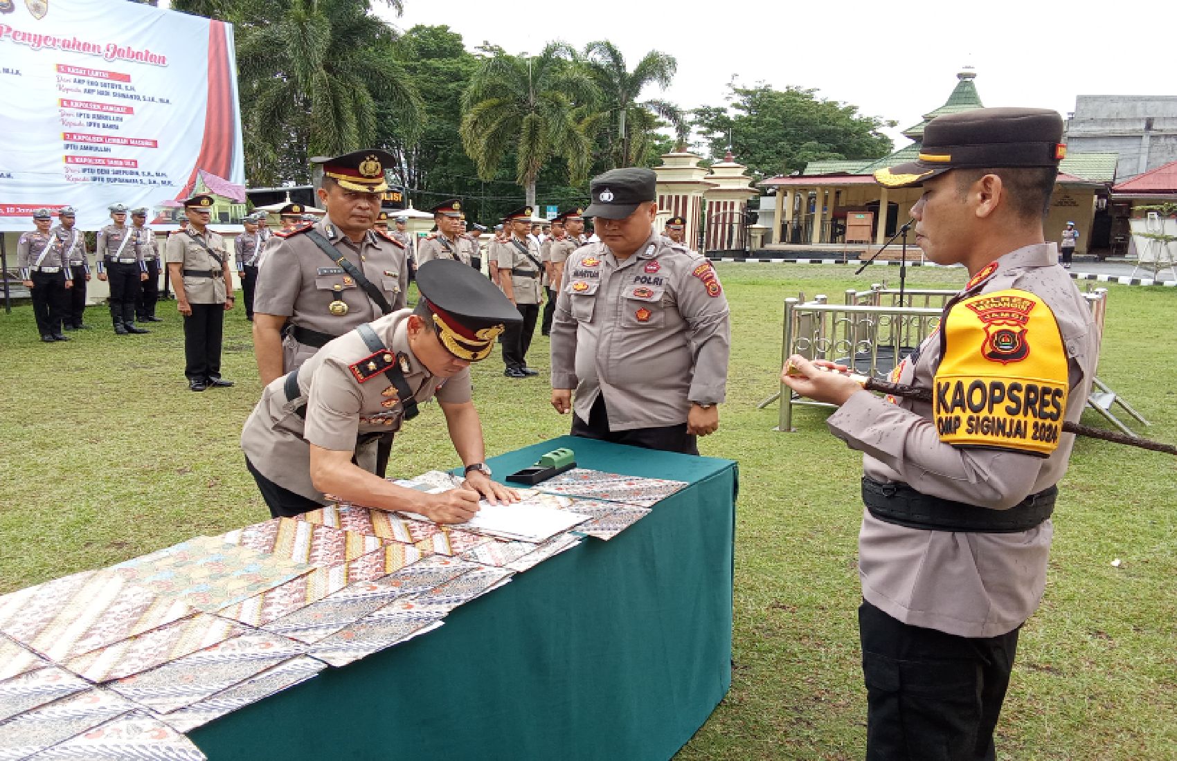 Kapolres Pimpin Apel Serah Terima Jabatan Wakapolres,Kasat dan Kapolsek DiJajaran Polres Merangin.