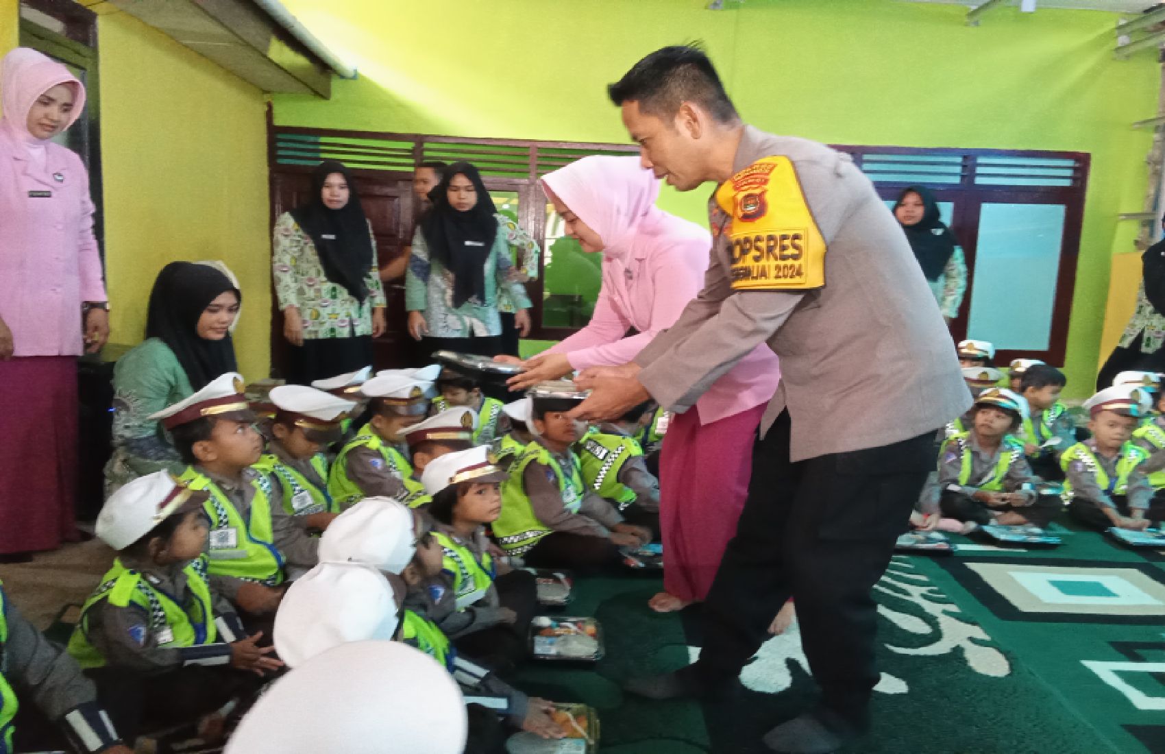 Kapolres Merangin Lounching Penyerahan Makanan Tambahan Bergizi pada murid TK Bhayangkari