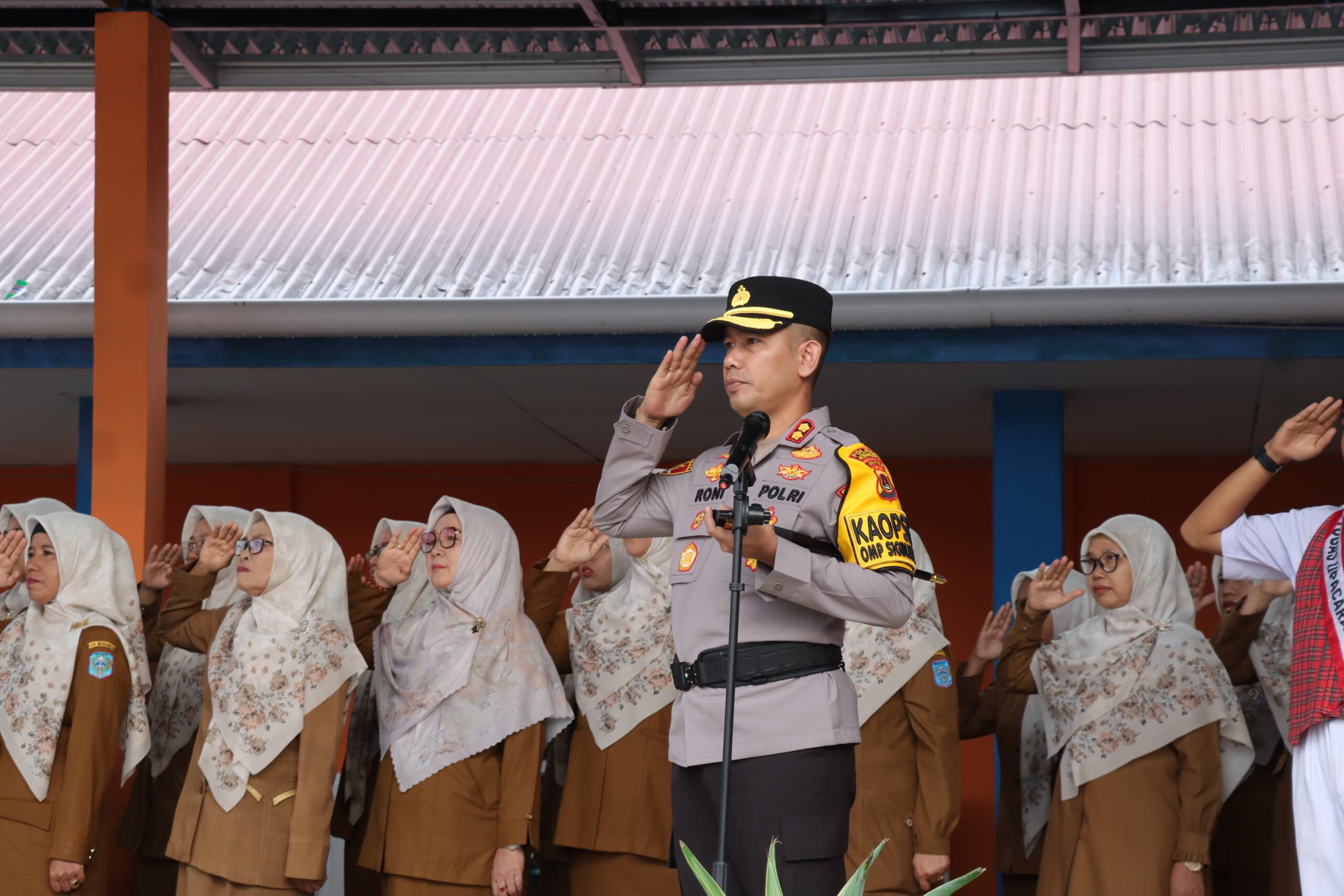 Jadi Pembina Upacara Disekolah SMPN 1 Merangin, Ini Pesan Kapolres Merangin