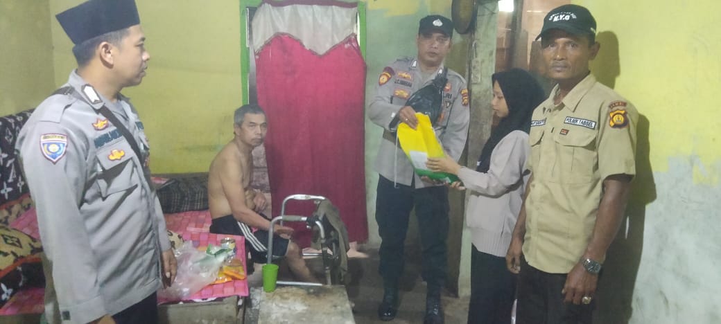 Polres Merangin Melalui Polsek Tabir Selatan, Tebar Kebahagiaan Melalui Program Jum’at Berkah