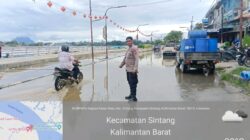 Personil Polsek Sintang Kota Himbau Waspada Banjir Kepada Masyarakat