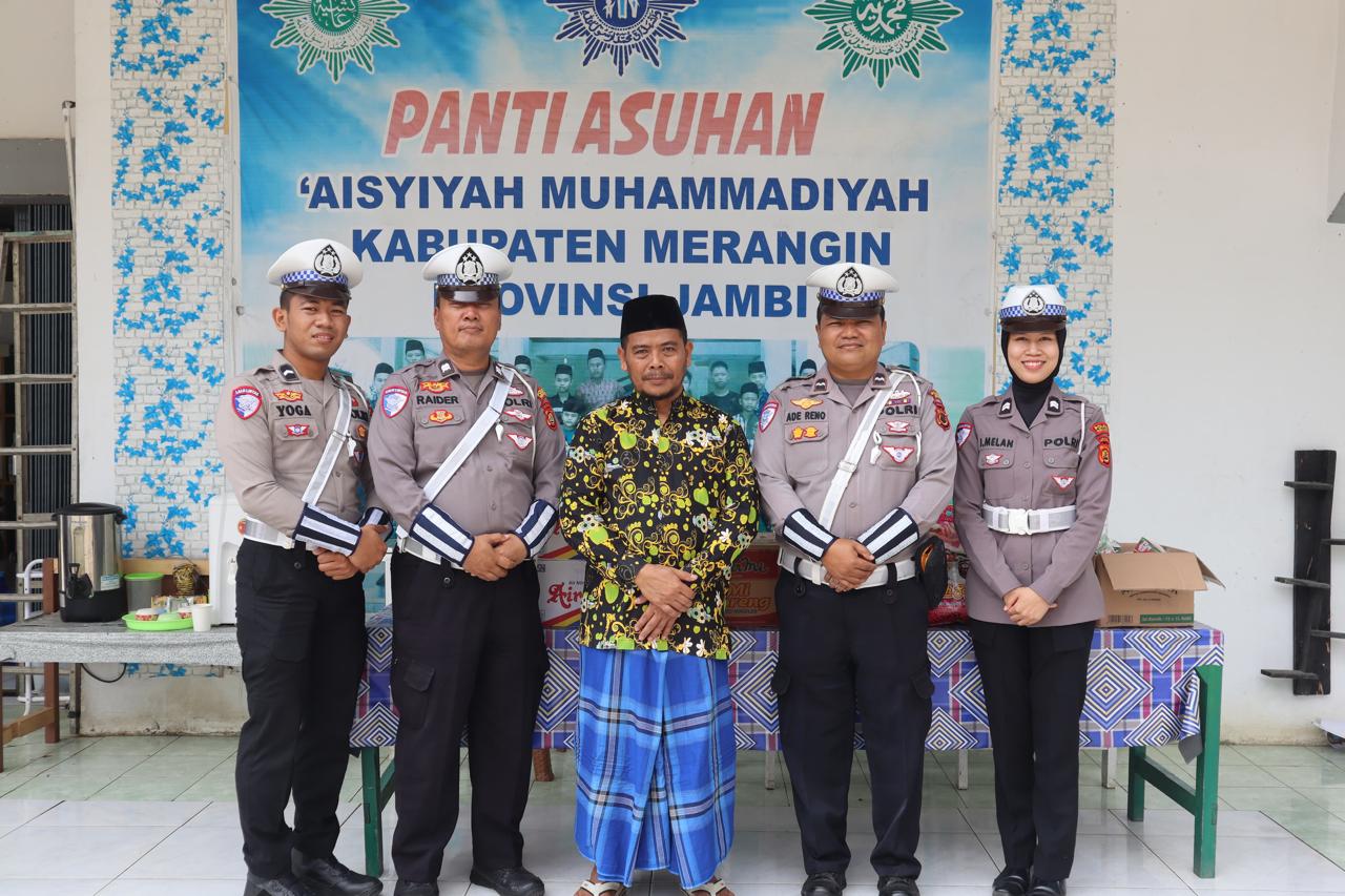 Sat Lantas Polres Merangin Sambangi Panti Asuhan Aisyiyah Muhammadiyah dalam Giat Jum’at Berkah