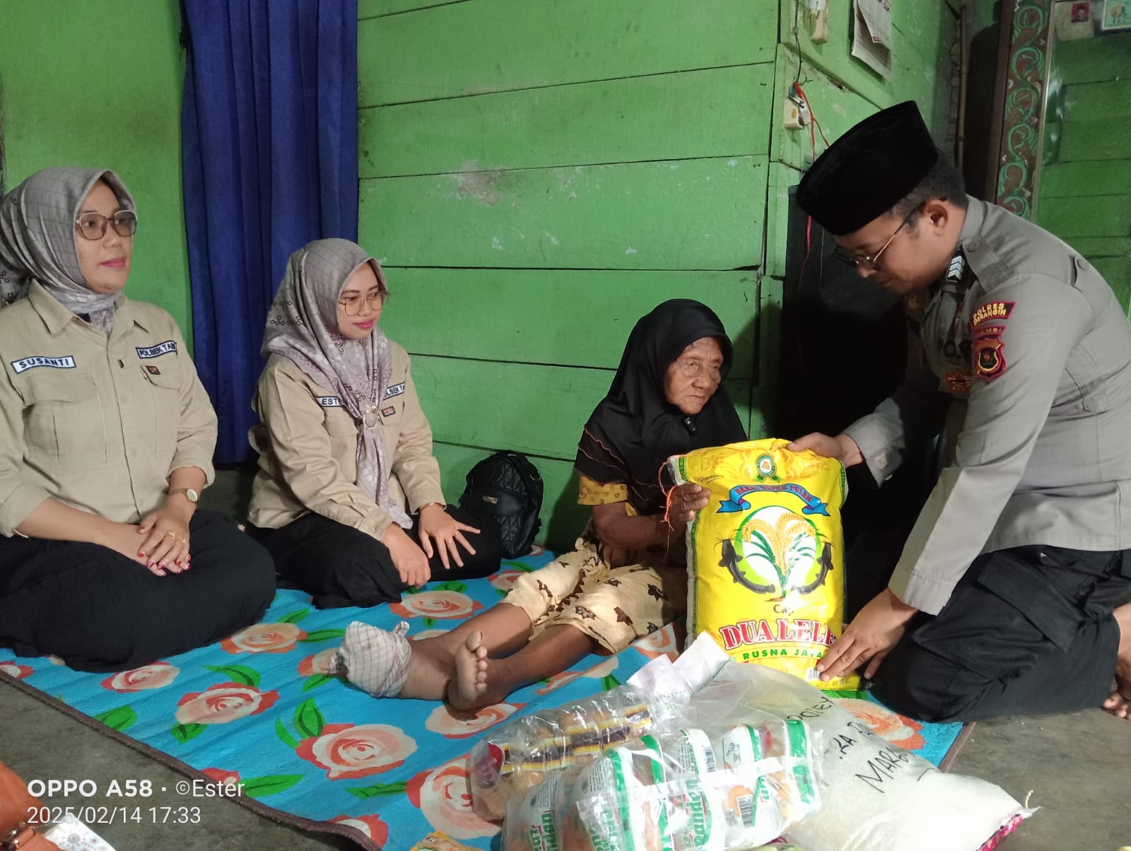 Bhabinkamtibmas Polsek Tabir Selatan Kunjungi Suparmi dalam Rangka melaksanakan Program COOLING SYSTEM