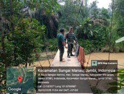 Babinsa Laksanakan Patroli Antisipasi Bencana Banjir di Desa Sungai Manau*