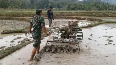 Serka Sunardi, Babinsa Koramil 420-02/Muara Limun Konsisten Dukung dan Turun Langsung ke Lokasi untuk Program Hanpangan