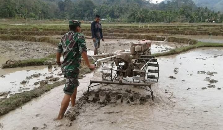 Serka Sunardi, Babinsa Koramil 420-02/Muara Limun Konsisten Dukung dan Turun Langsung ke Lokasi untuk Program Hanpangan